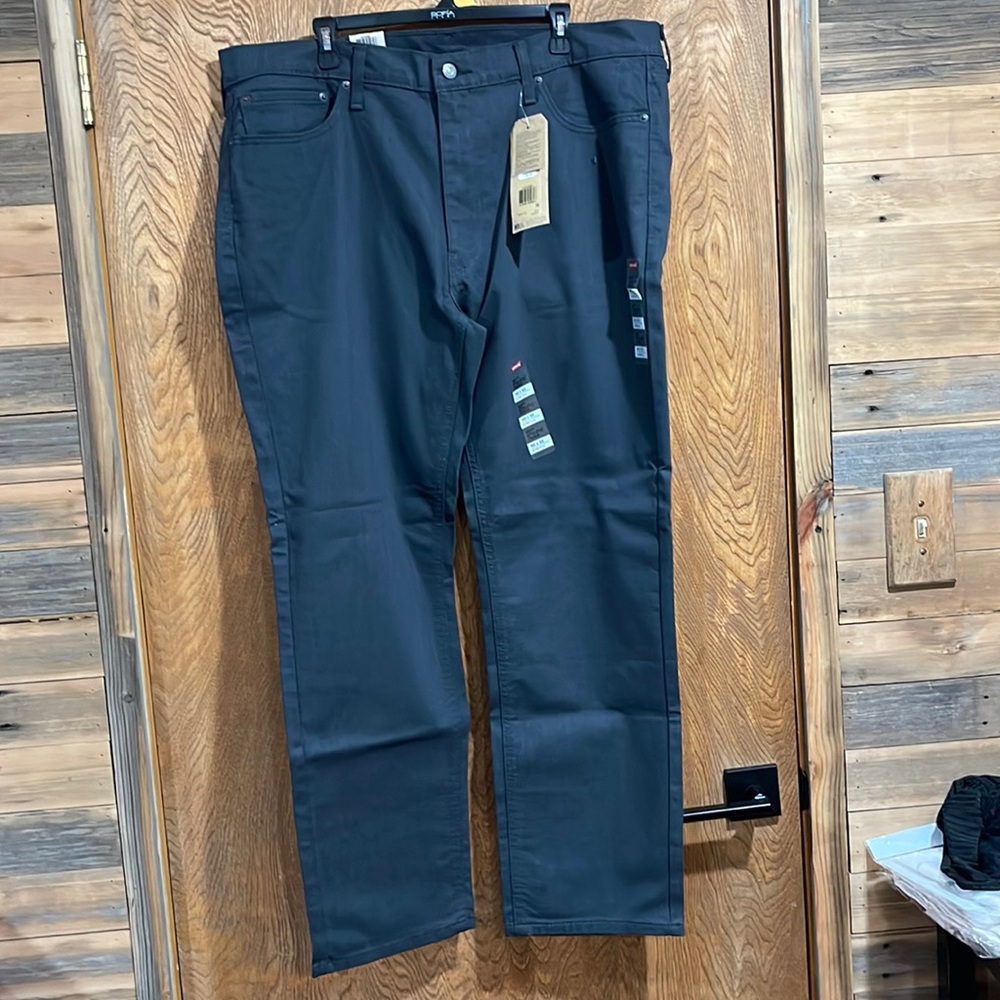 Mens Levi 541 style 40/32. Run bigger will fit a 42.